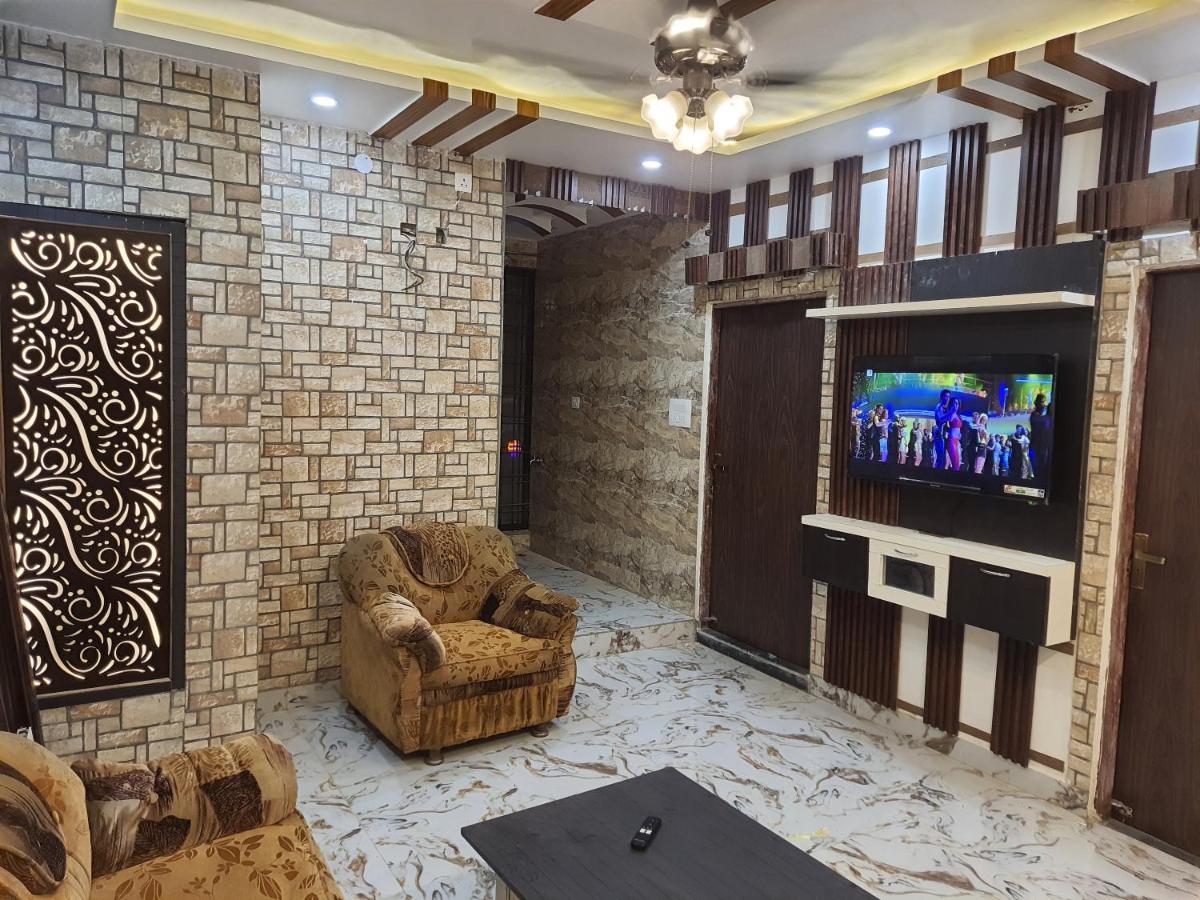 Divine Hotel & Banquet Hall بوبال المظهر الخارجي الصورة