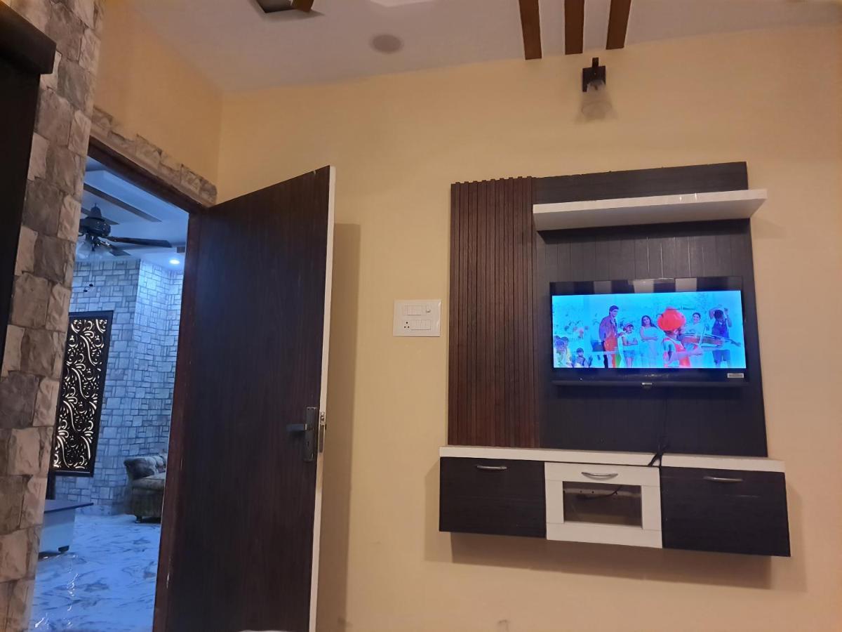 Divine Hotel & Banquet Hall بوبال المظهر الخارجي الصورة